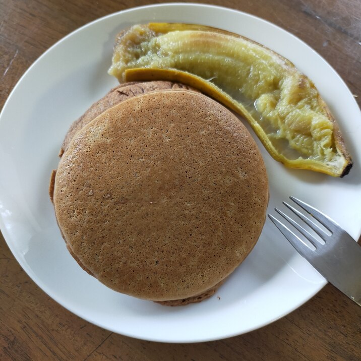 オートミールとキヌアのパンケーキ　バナナソース